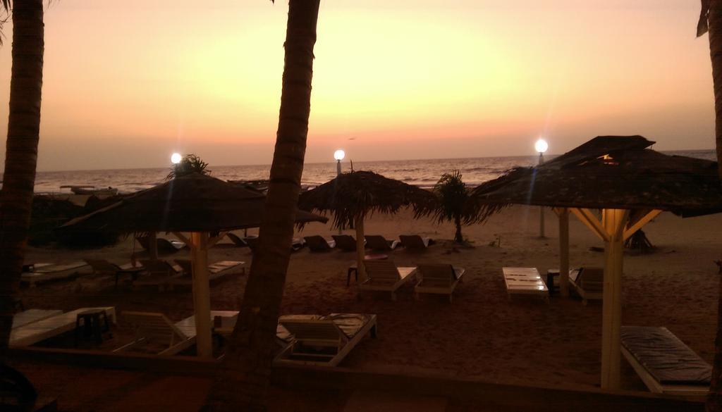 Lanka Beach Hotel Ettukala Luaran gambar