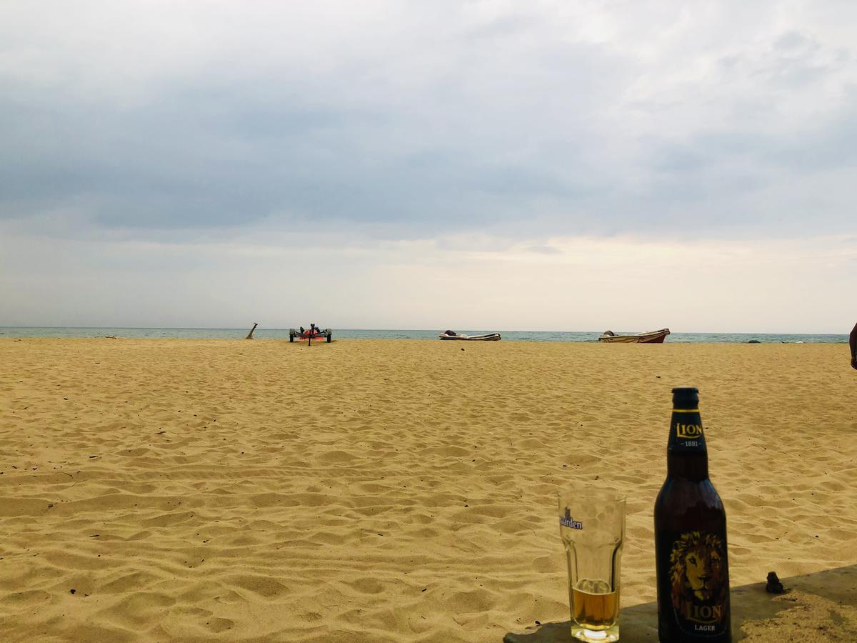Lanka Beach Hotel Ettukala Luaran gambar